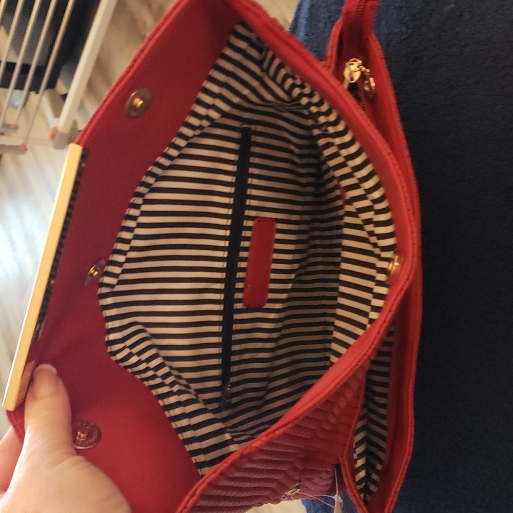 Red clutch - Picture 6 of 8